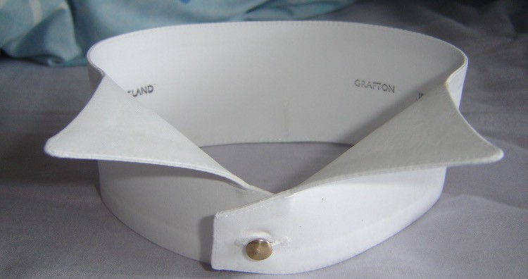 Cổ áo sát thủ, giày đế cao nửa mét: 10 phong cách thời trang kì quặc nhất trong lịch sử - Ảnh 5. Cổ áo sát thủ, giày đế cao nửa mét: 10 phong cách thời trang kì quặc nhất trong lịch sử - Ảnh 5.