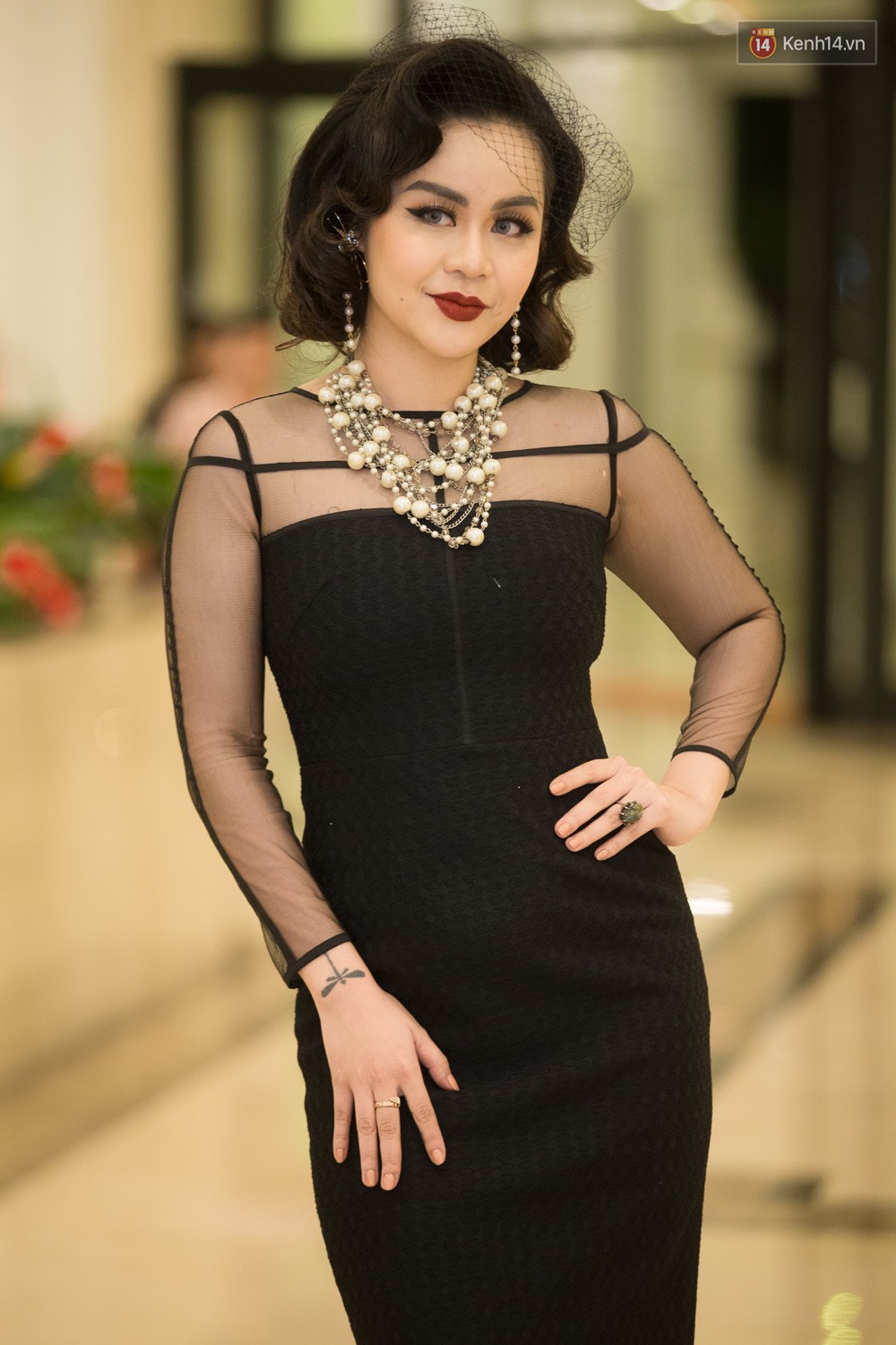 Hết bị soi cằm nhọn, Minh Hằng lại mặc đồ cắt xẻ táo bạo lọt top sao mặc xấu tháng 7 - Ảnh 11.