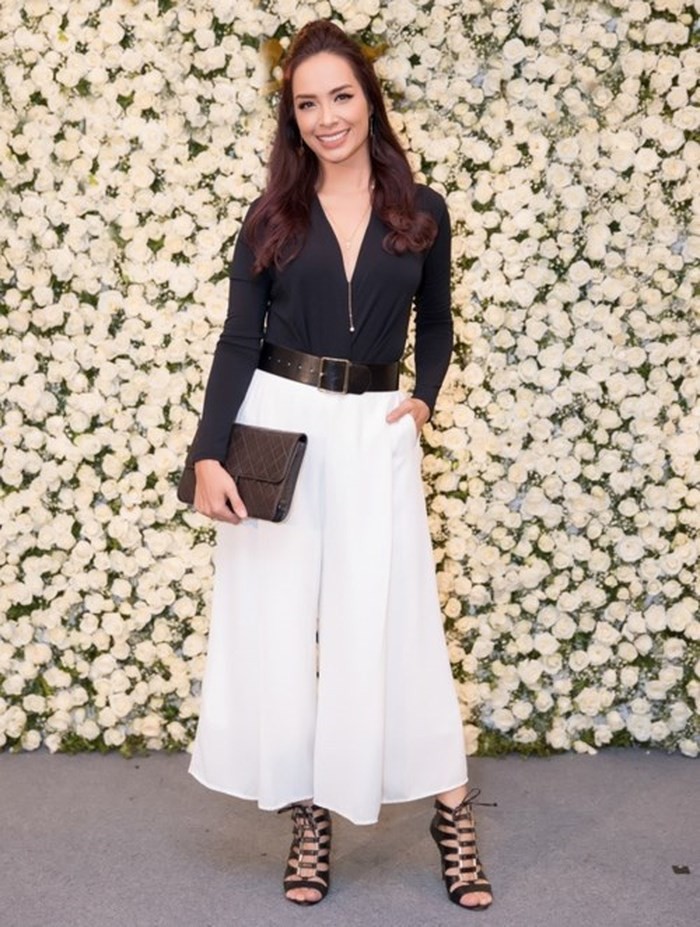 Hết bị soi cằm nhọn, Minh Hằng lại mặc đồ cắt xẻ táo bạo lọt top sao mặc xấu tháng 7 - Ảnh 3.