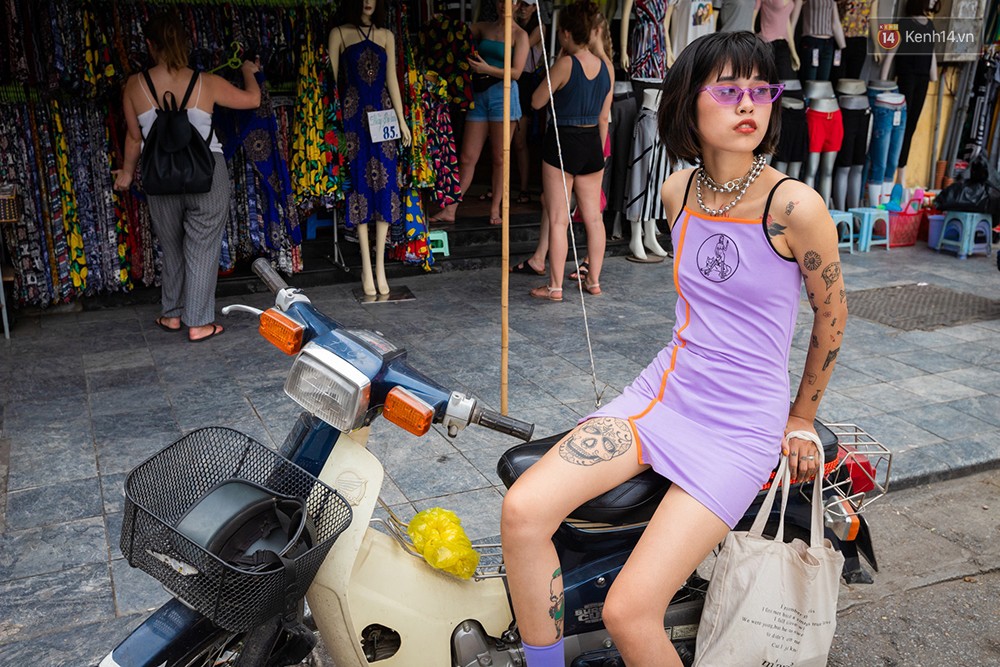 Street style 2 miền: miền Bắc xanh xanh đỏ đỏ cho em nhỏ nó mừng, miền Nam toàn gam màu trung tính - Ảnh 10. Street style 2 miền: miền Bắc xanh xanh đỏ đỏ cho em nhỏ nó mừng, miền Nam toàn gam màu trung tính - Ảnh 10.