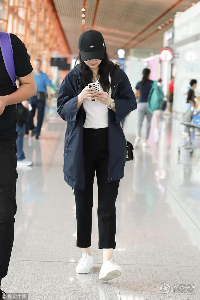 Bà xã sao nam Mị Nguyệt Truyện tiều tụy, mệt mỏi trở về nhà giữa scandal chồng mang tội cưỡng bức - Ảnh 4. Bà xã sao nam Mị Nguyệt Truyện tiều tụy, mệt mỏi trở về nhà giữa scandal chồng mang tội cưỡng bức - Ảnh 4.