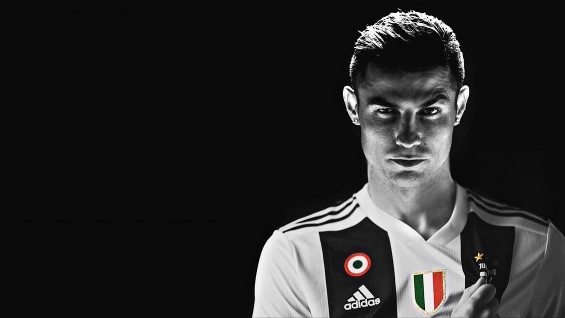 Cực sốc khi so sánh mức lương của Ronaldo với các đồng đội Juventus - Ảnh 2. Cực sốc khi so sánh mức lương của Ronaldo với các đồng đội Juventus - Ảnh 2.