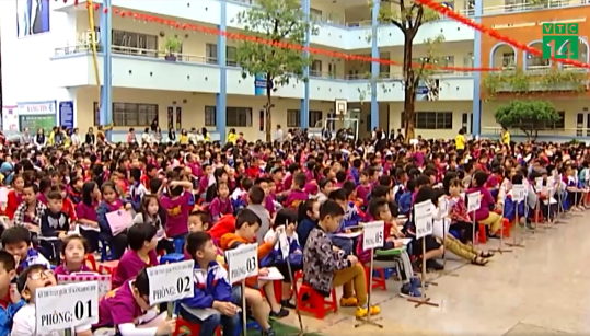Sĩ số các lớp học ở Hà Nội đông kỷ lục, 69 học sinh: Liệu giáo viên có nhớ hết mặt các em trong lớp? - Ảnh 2.