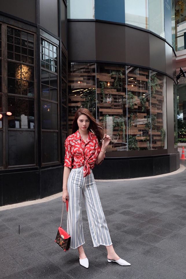 Jolie Nguyễn chơi trội mặc áo mưa giữa trời nắng, Khánh Linh The Face mặc street style mà vẫn sexy hết nấc - Ảnh 11.