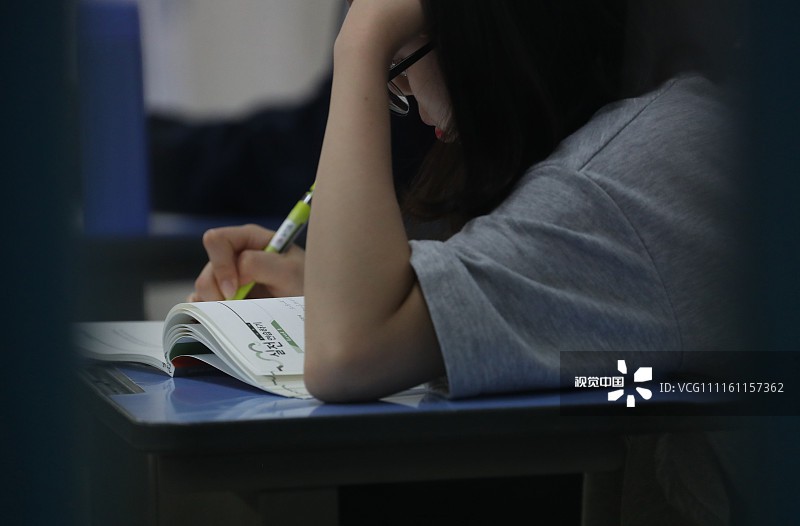 Học sinh vật vã ôn thi, đếm ngược 100 ngày đến kỳ thi đại học - đấu trường sinh tử của Hàn Quốc - Ảnh 4. Học sinh vật vã ôn thi, đếm ngược 100 ngày đến kỳ thi đại học - đấu trường sinh tử của Hàn Quốc - Ảnh 4.