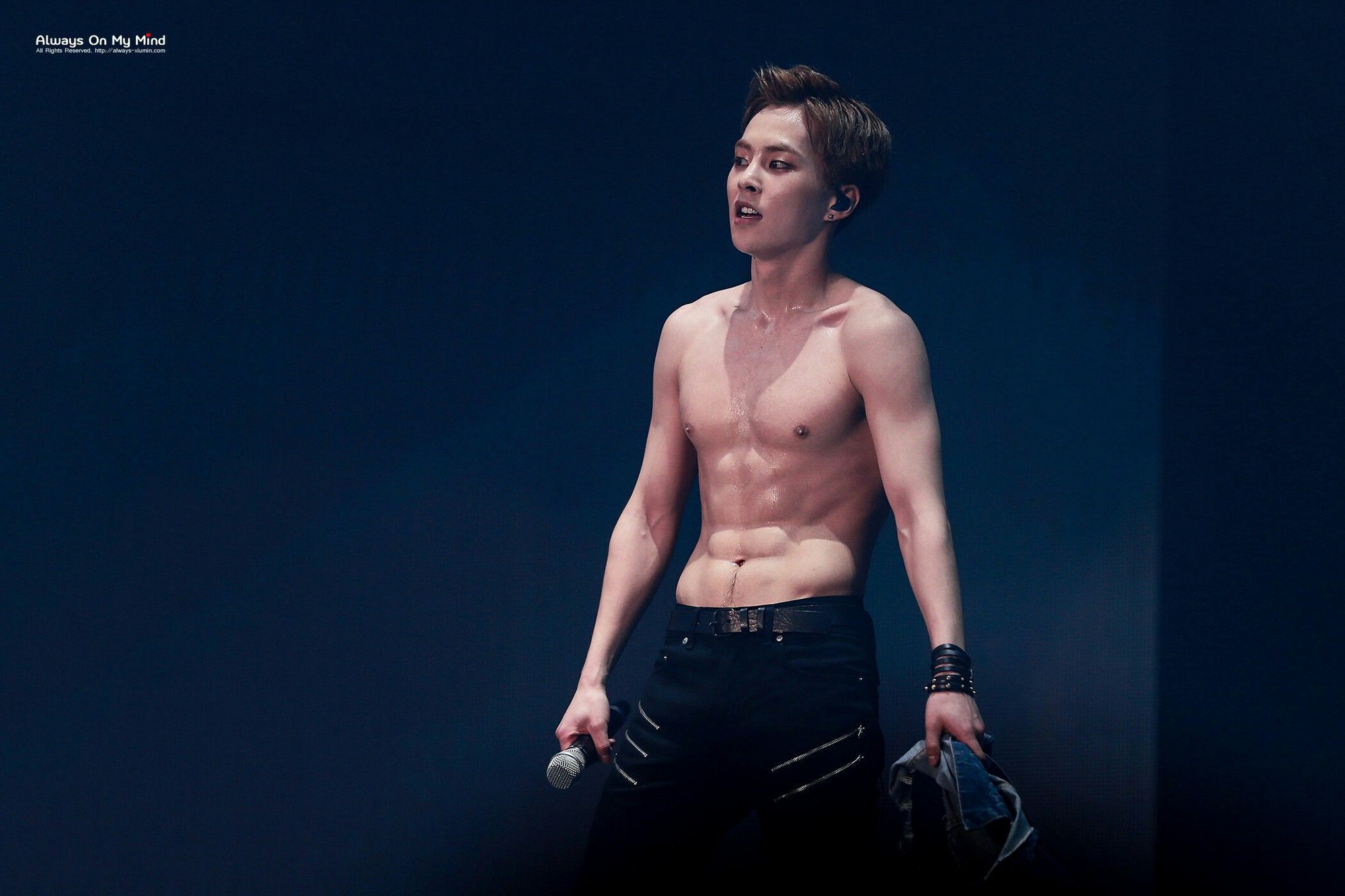 Không phải các mỹ nhân Kpop, đây là loạt idol nam gây sốt vì thừa sức đi theo trào lưu thả cá vào xương quai xanh - Ảnh 18. Không phải các mỹ nhân Kpop, đây là loạt idol nam gây sốt vì thừa sức đi theo trào lưu thả cá vào xương quai xanh - Ảnh 18.