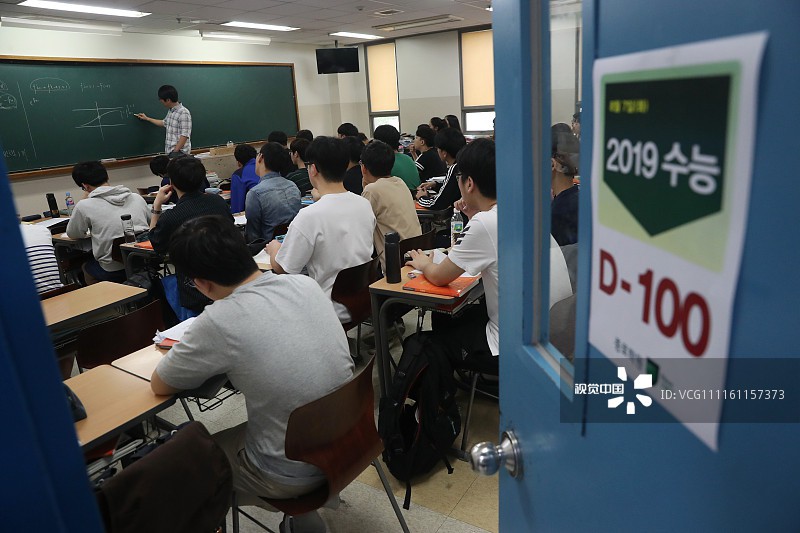 Học sinh vật vã ôn thi, đếm ngược 100 ngày đến kỳ thi đại học - đấu trường sinh tử của Hàn Quốc - Ảnh 5. Học sinh vật vã ôn thi, đếm ngược 100 ngày đến kỳ thi đại học - đấu trường sinh tử của Hàn Quốc - Ảnh 5.