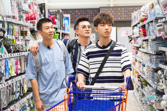 Tuổi thơ ùa về khi thấy bộ ba Hoàn Châu Cách Cách năm nào tái ngộ trong show ẩm thực - Ảnh 8. Tuổi thơ ùa về khi thấy bộ ba Hoàn Châu Cách Cách năm nào tái ngộ trong show ẩm thực - Ảnh 8.