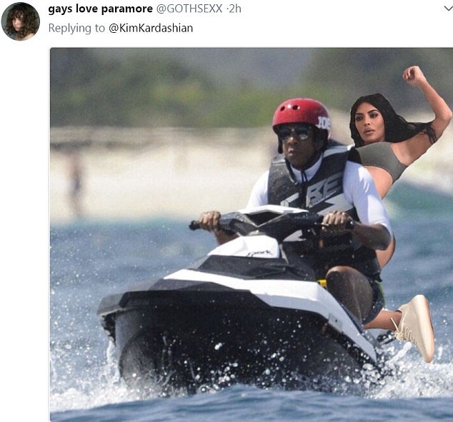 Mặc nội y tạo dáng khó hiểu, Kim Kardashian bị chế ảnh hài hước đủ kiểu trên mạng xã hội - Ảnh 6.