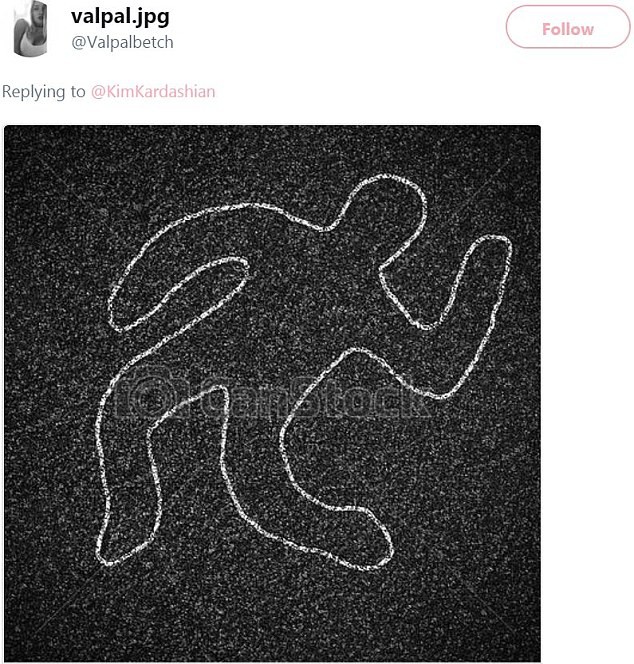 Mặc nội y tạo d&aacute;ng kh&oacute; hiểu, Kim Kardashian bị chế ảnh h&agrave;i hước đủ kiểu tr&ecirc;n mạng x&atilde; hội - Ảnh 9.