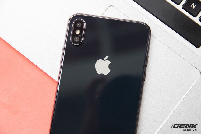 Trên tay mô hình iPhone X Plus đầu tiên tại Việt Nam và so sánh với iPhone X - Ảnh 2.