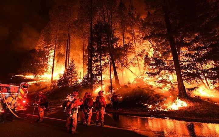 Cháy rừng nhấn chìm nhiều khu vực ở California (Mỹ) trong biển lửa - Ảnh 12. Cháy rừng nhấn chìm nhiều khu vực ở California (Mỹ) trong biển lửa - Ảnh 12.