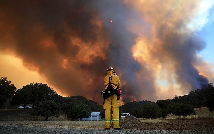 Cháy rừng nhấn chìm nhiều khu vực ở California (Mỹ) trong biển lửa - Ảnh 13. Cháy rừng nhấn chìm nhiều khu vực ở California (Mỹ) trong biển lửa - Ảnh 13.