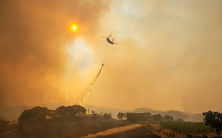 Cháy rừng nhấn chìm nhiều khu vực ở California (Mỹ) trong biển lửa - Ảnh 16. Cháy rừng nhấn chìm nhiều khu vực ở California (Mỹ) trong biển lửa - Ảnh 16.