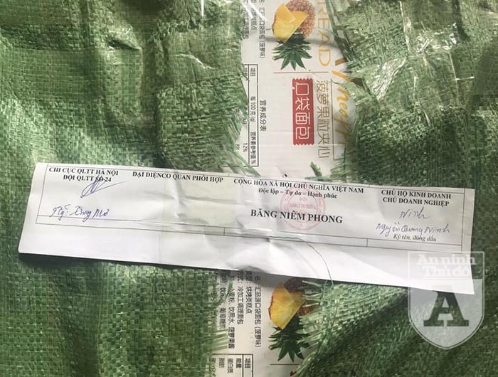 Cận cảnh những chiếc bánh Trung thu giá 2.000 đồng - Ảnh 4. Cận cảnh những chiếc bánh Trung thu giá 2.000 đồng - Ảnh 4.