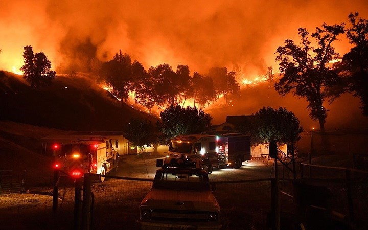 Cháy rừng nhấn chìm nhiều khu vực ở California (Mỹ) trong biển lửa - Ảnh 5. Cháy rừng nhấn chìm nhiều khu vực ở California (Mỹ) trong biển lửa - Ảnh 5.