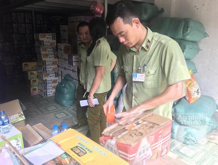 Cận cảnh những chiếc bánh Trung thu giá 2.000 đồng - Ảnh 10. Cận cảnh những chiếc bánh Trung thu giá 2.000 đồng - Ảnh 10.