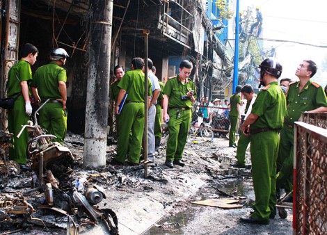 Nghi án con trai mắc bệnh trầm cảm đốt nhà tự tử ở trung tâm Sài Gòn - Ảnh 1.