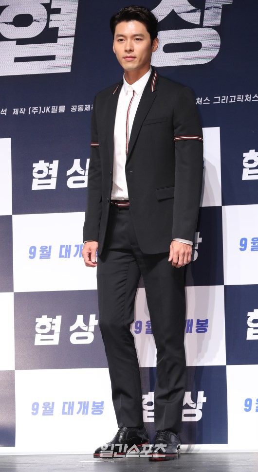 Son Ye Jin và Hyun Bin ở họp báo phim mới đứng đơ cứng khiến fan chú ý - Ảnh 9.