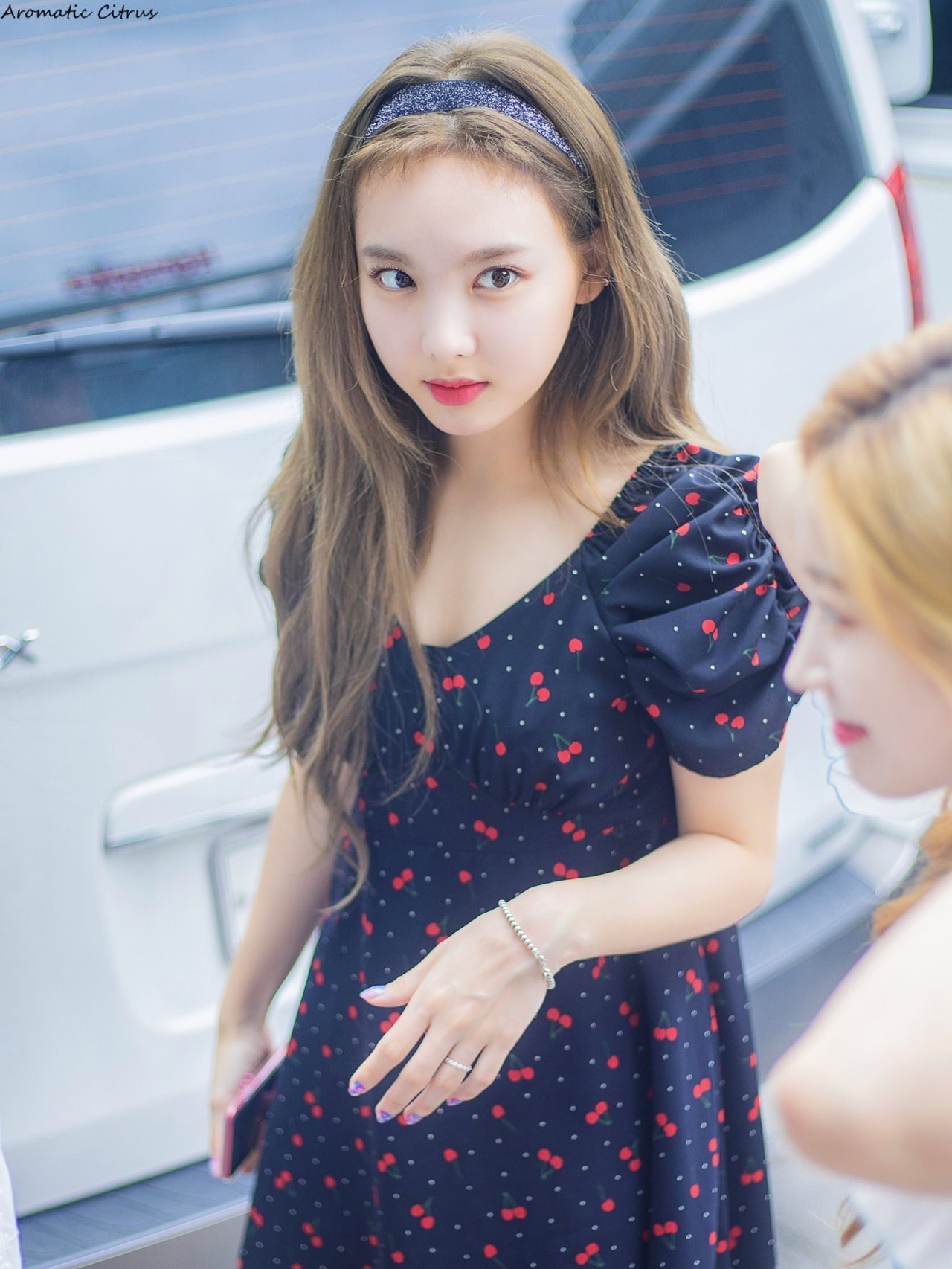 Nayeon mang tâm sự của mọi người con gái: thích kiểu váy gì thì cứ mặc mãi, còn mua hẳn 2 màu cho chắc - Ảnh 5. Nayeon mang tâm sự của mọi người con gái: thích kiểu váy gì thì cứ mặc mãi, còn mua hẳn 2 màu cho chắc - Ảnh 5.
