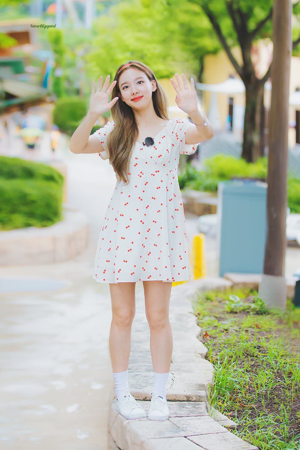 Nayeon mang tâm sự của mọi người con gái: thích kiểu váy gì thì cứ mặc mãi, còn mua hẳn 2 màu cho chắc - Ảnh 4. Nayeon mang tâm sự của mọi người con gái: thích kiểu váy gì thì cứ mặc mãi, còn mua hẳn 2 màu cho chắc - Ảnh 4.