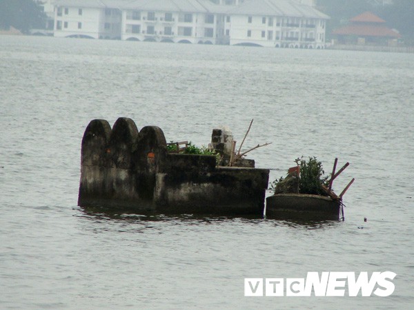 Giải mã bí ẩn về những ngôi mộ cổ thoắt ẩn thoắt hiện giữa sương khói Hồ Tây - Ảnh 3.