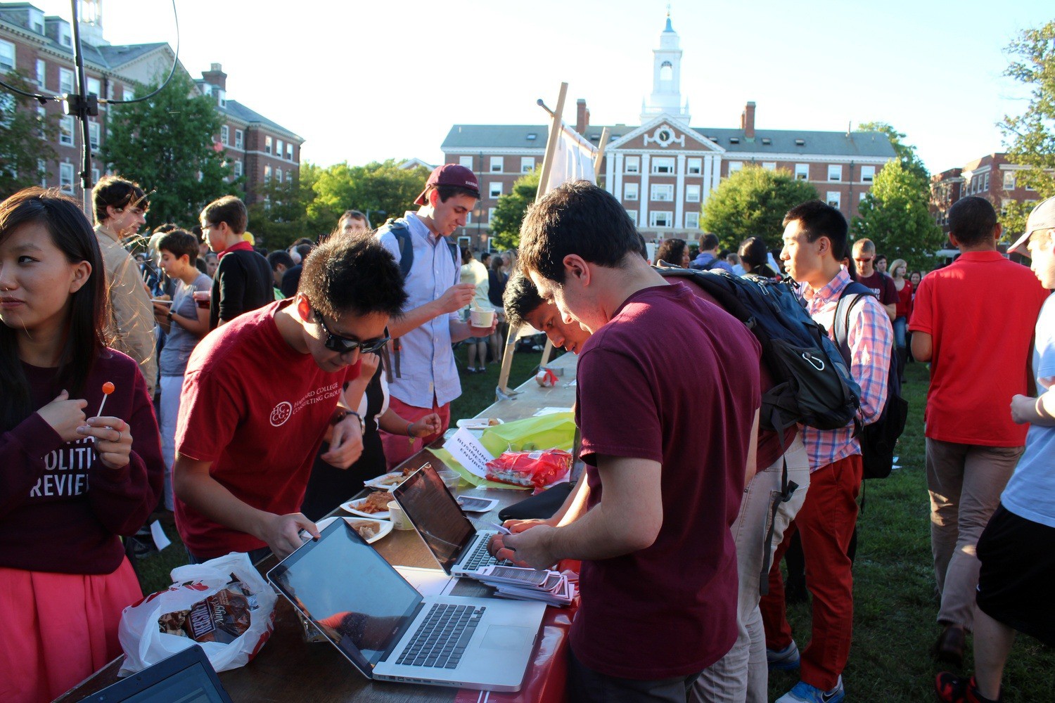 “Con nhà người ta” tại đại học Harvard hẹn hò yêu đương như thế nào? - Ảnh 3. “Con nhà người ta” tại đại học Harvard hẹn hò yêu đương như thế nào? - Ảnh 3.