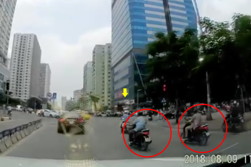 H&agrave; Nội: Kẻ gian d&agrave;n cảnh cướp t&uacute;i x&aacute;ch khi dừng đ&egrave;n đỏ, l&uacute;c bị ph&aacute;t gi&aacute;c th&igrave; t&aacute;t lu&ocirc;n nạn nh&acirc;n - Ảnh 2.