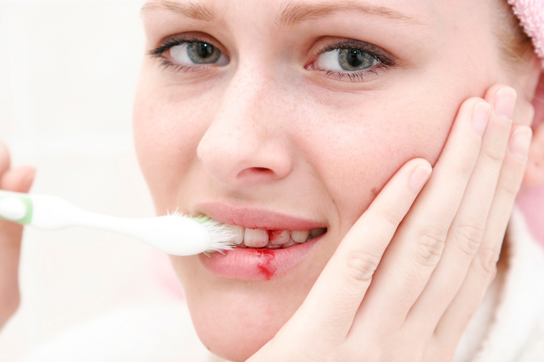 Không cần tới bệnh viện, bạn có vẫn có thể biết được cơ thể đang thiếu chất gì qua 4 dấu hiệu khác thường trên khuôn mặt - Ảnh 1. Không cần tới bệnh viện, bạn có vẫn có thể biết được cơ thể đang thiếu chất gì qua 4 dấu hiệu khác thường trên khuôn mặt - Ảnh 1.
