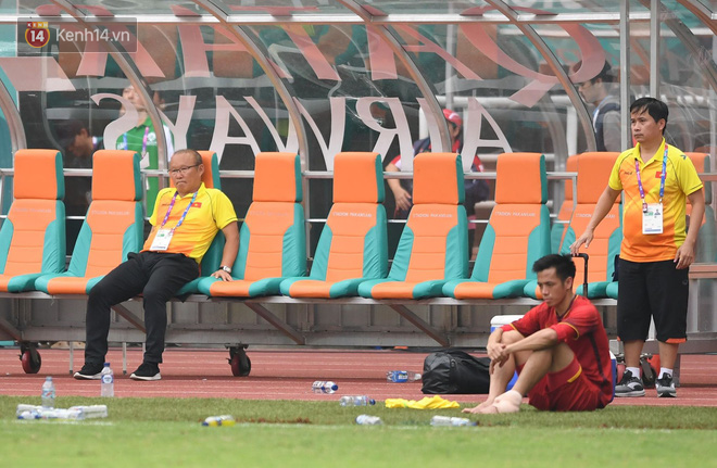 Minh Vương ôm mặt, Quang Hải lặng người sau thất bại trên chấm 11m - Ảnh 7.