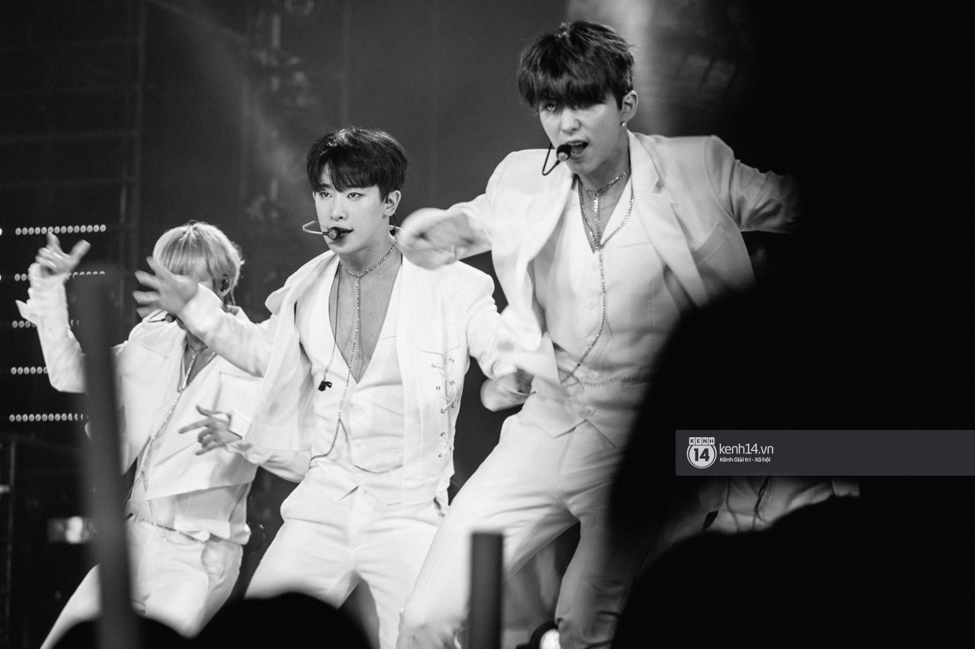 Chùm ảnh đẹp nhất show Hàn-Việt: MOMOLAND khiến khán giả vỡ òa, Thu Minh cùng dàn sao Việt đầy cảm xúc - Ảnh 12. Chùm ảnh đẹp nhất show Hàn-Việt: MOMOLAND khiến khán giả vỡ òa, Thu Minh cùng dàn sao Việt đầy cảm xúc - Ảnh 12.