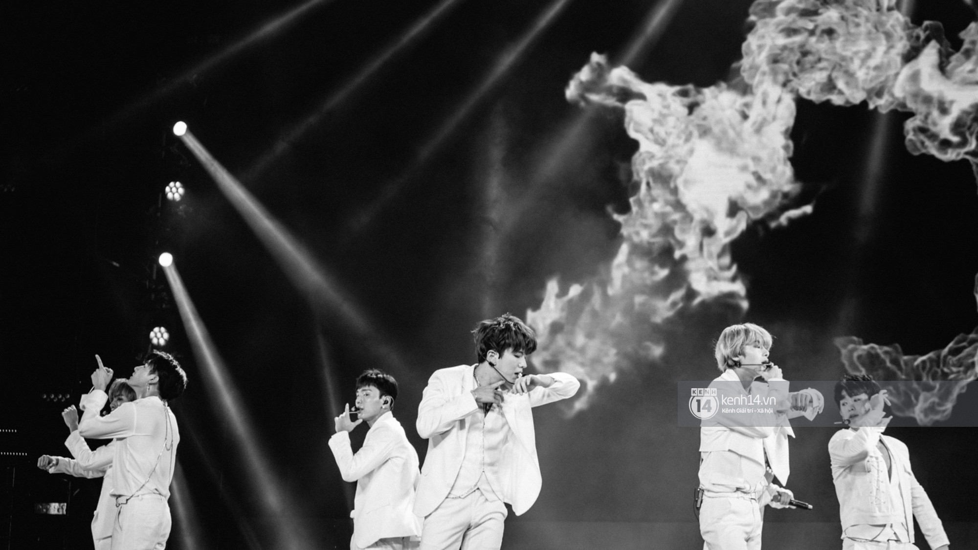 Chùm ảnh đẹp nhất show Hàn-Việt: MOMOLAND khiến khán giả vỡ òa, Thu Minh cùng dàn sao Việt đầy cảm xúc - Ảnh 22. Chùm ảnh đẹp nhất show Hàn-Việt: MOMOLAND khiến khán giả vỡ òa, Thu Minh cùng dàn sao Việt đầy cảm xúc - Ảnh 22.