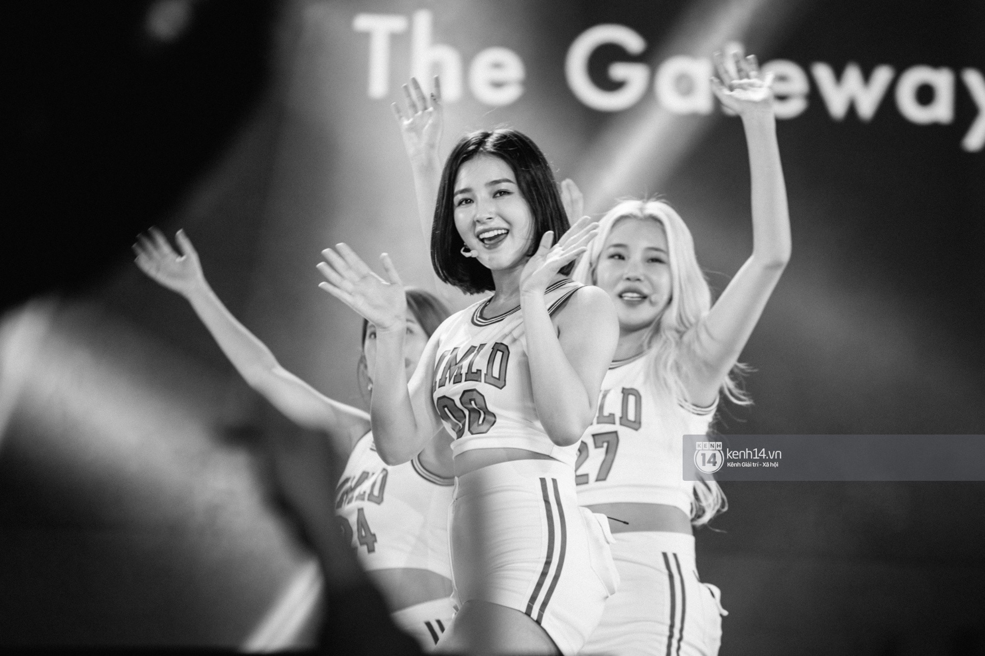 Chùm ảnh đẹp nhất show Hàn-Việt: MOMOLAND khiến khán giả vỡ òa, Thu Minh cùng dàn sao Việt đầy cảm xúc - Ảnh 9. Chùm ảnh đẹp nhất show Hàn-Việt: MOMOLAND khiến khán giả vỡ òa, Thu Minh cùng dàn sao Việt đầy cảm xúc - Ảnh 9.