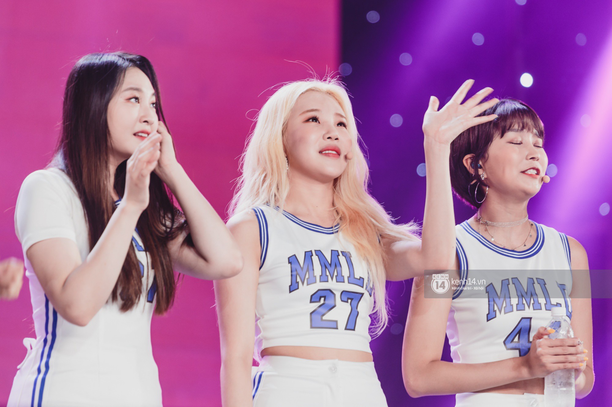 Chùm ảnh đẹp nhất show Hàn-Việt: MOMOLAND khiến khán giả vỡ òa, Thu Minh cùng dàn sao Việt đầy cảm xúc - Ảnh 10. Chùm ảnh đẹp nhất show Hàn-Việt: MOMOLAND khiến khán giả vỡ òa, Thu Minh cùng dàn sao Việt đầy cảm xúc - Ảnh 10.
