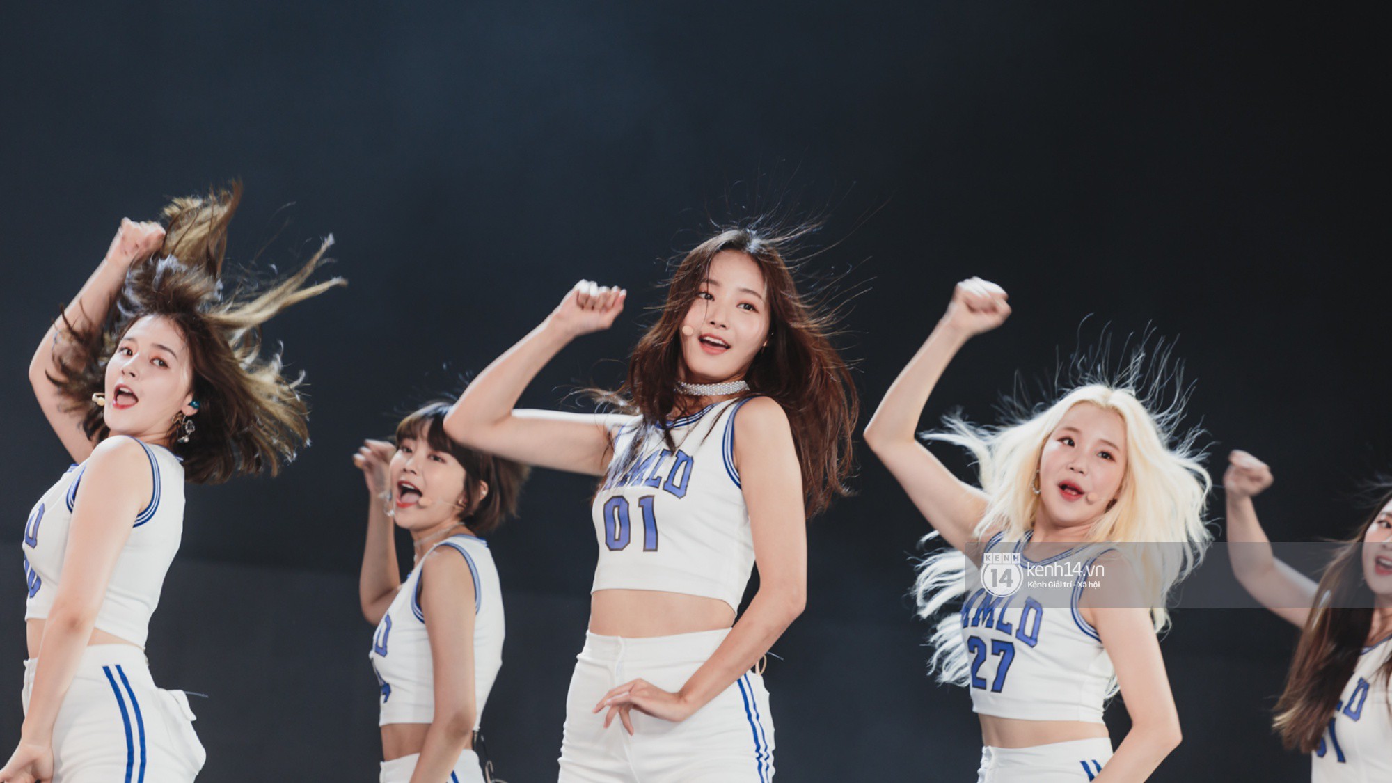 Chùm ảnh đẹp nhất show Hàn-Việt: MOMOLAND khiến khán giả vỡ òa, Thu Minh cùng dàn sao Việt đầy cảm xúc - Ảnh 7. Chùm ảnh đẹp nhất show Hàn-Việt: MOMOLAND khiến khán giả vỡ òa, Thu Minh cùng dàn sao Việt đầy cảm xúc - Ảnh 7.