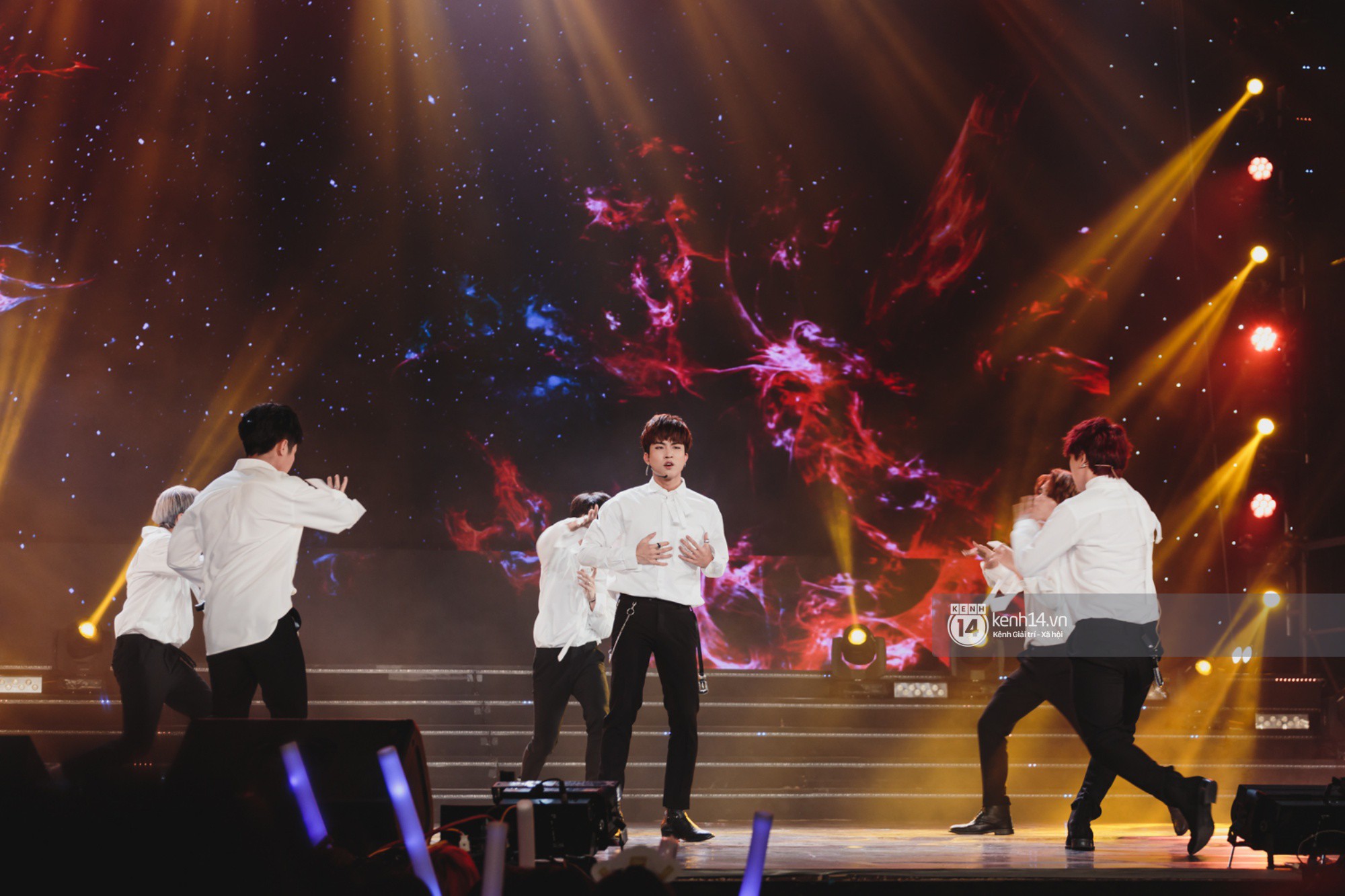 Chùm ảnh đẹp nhất show Hàn-Việt: MOMOLAND khiến khán giả vỡ òa, Thu Minh cùng dàn sao Việt đầy cảm xúc - Ảnh 40. Chùm ảnh đẹp nhất show Hàn-Việt: MOMOLAND khiến khán giả vỡ òa, Thu Minh cùng dàn sao Việt đầy cảm xúc - Ảnh 40.