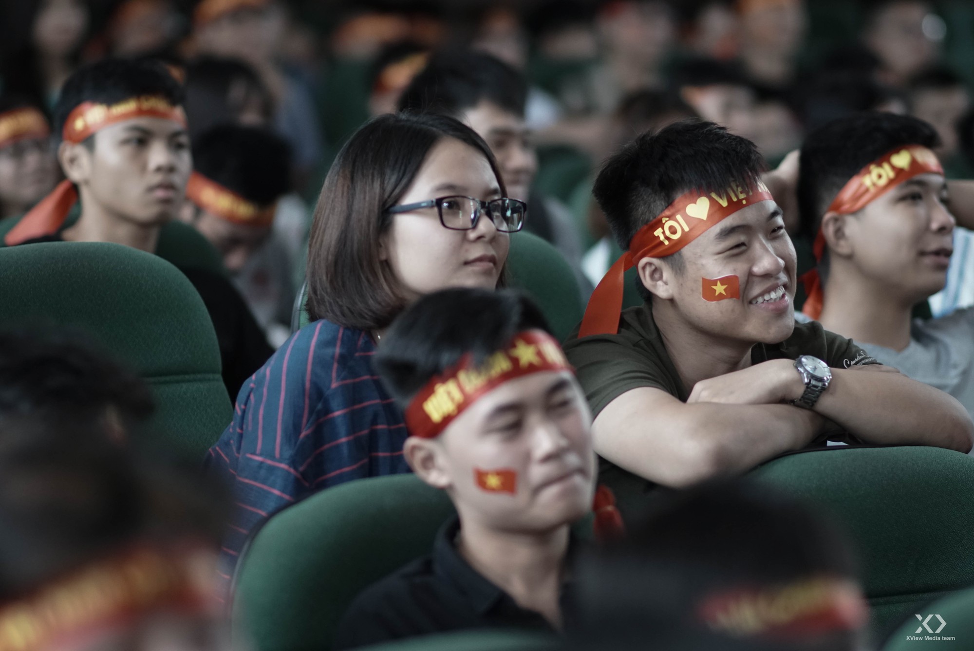 Người hâm mộ tại các trường Đại học reo hò trước bàn thắng gỡ hòa, hi vọng Olympic Việt Nam giành Huy chương Đồng - Ảnh 2.