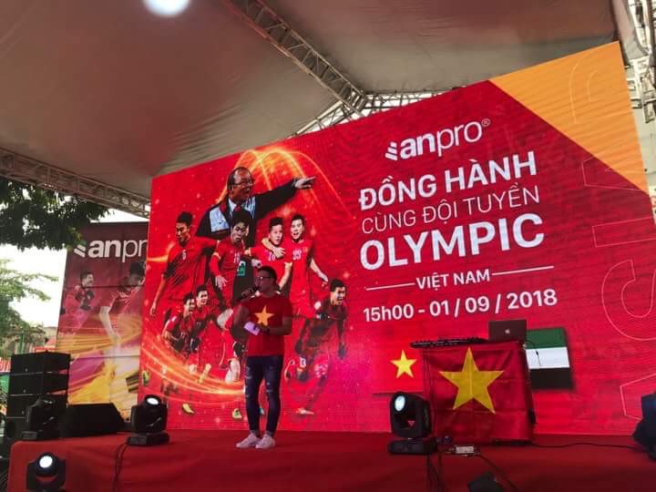 MC Quốc Duy đồng hành cùng AnPro trong sự kiện “Livestream cảm xúc gia đình các cầu thủ tại quê nhà” - Ảnh 3. MC Quốc Duy đồng hành cùng AnPro trong sự kiện “Livestream cảm xúc gia đình các cầu thủ tại quê nhà” - Ảnh 3.