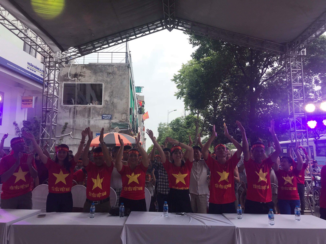 MC Quốc Duy đồng hành cùng AnPro trong sự kiện “Livestream cảm xúc gia đình các cầu thủ tại quê nhà” - Ảnh 5. MC Quốc Duy đồng hành cùng AnPro trong sự kiện “Livestream cảm xúc gia đình các cầu thủ tại quê nhà” - Ảnh 5.