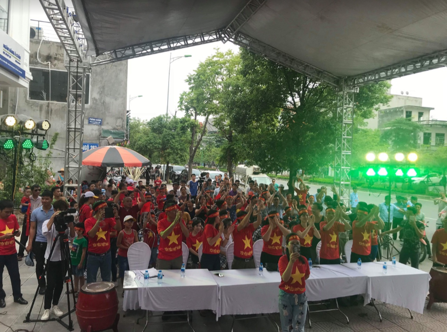 MC Quốc Duy đồng hành cùng AnPro trong sự kiện “Livestream cảm xúc gia đình các cầu thủ tại quê nhà” - Ảnh 4. MC Quốc Duy đồng hành cùng AnPro trong sự kiện “Livestream cảm xúc gia đình các cầu thủ tại quê nhà” - Ảnh 4.