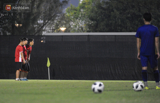 Chàng trợ lý tiếng Anh có gương mặt bầu bĩnh luôn theo sát HLV Park Hang Seo và Olympic Việt Nam là ai? - Ảnh 5.