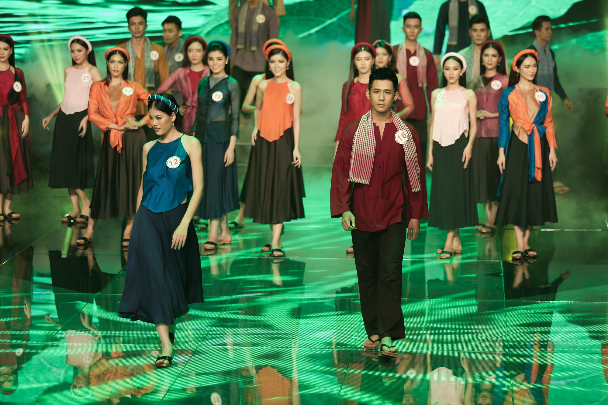 Thi Siêu mẫu Việt Nam nhưng người chiến thắng cuối cùng lại là một... Hoa hậu! 8 Thi Siêu mẫu Việt Nam nhưng người chiến thắng cuối cùng lại là một... Hoa hậu! - Ảnh 8.