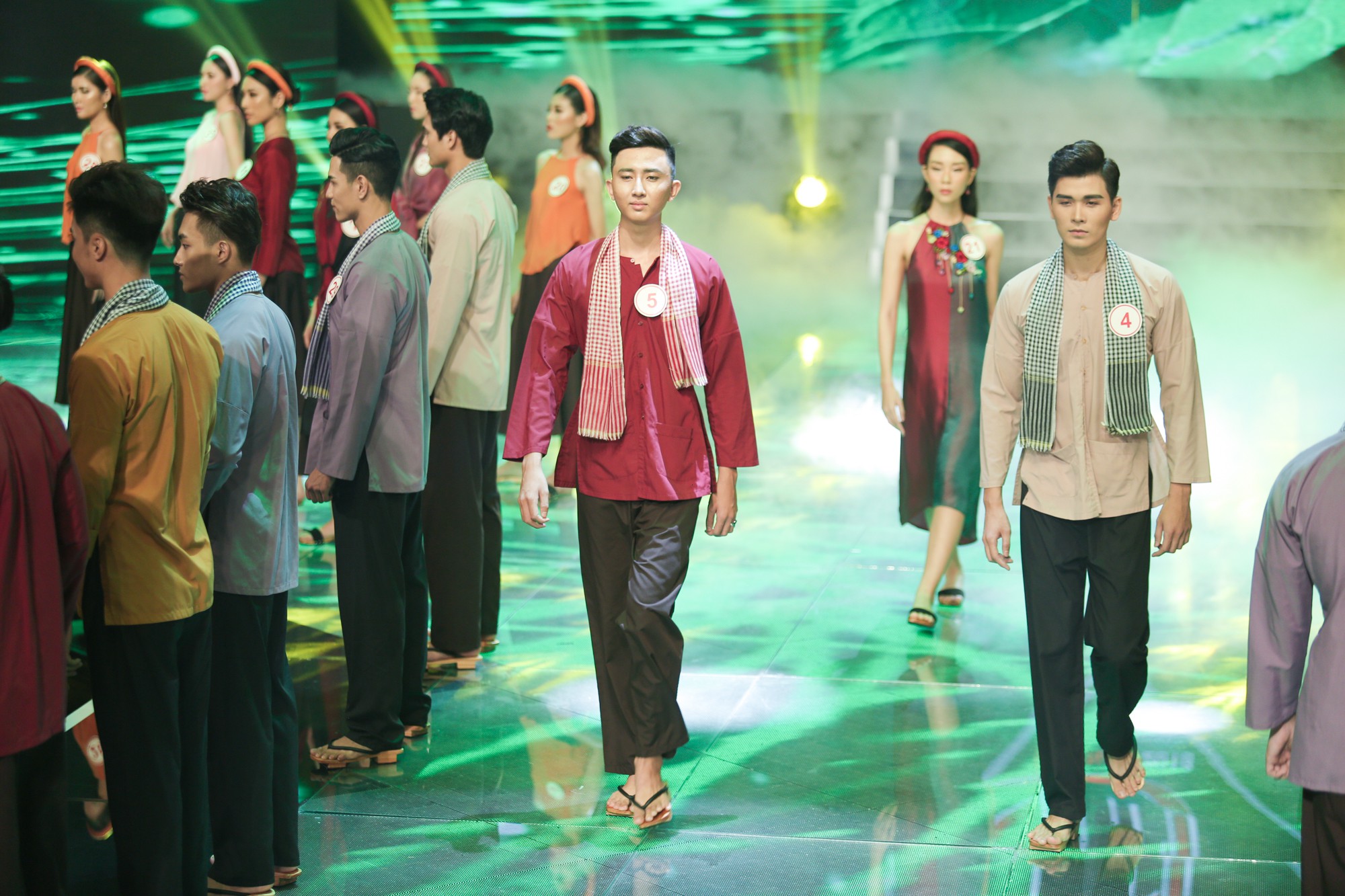 Thi Siêu mẫu Việt Nam nhưng người chiến thắng cuối cùng lại là một... Hoa hậu! 9 Thi Siêu mẫu Việt Nam nhưng người chiến thắng cuối cùng lại là một... Hoa hậu! - Ảnh 9.