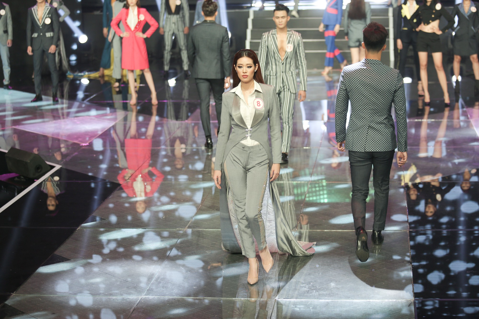 Thi Siêu mẫu Việt Nam nhưng người chiến thắng cuối cùng lại là một... Hoa hậu! 22 Thi Siêu mẫu Việt Nam nhưng người chiến thắng cuối cùng lại là một... Hoa hậu! - Ảnh 22.