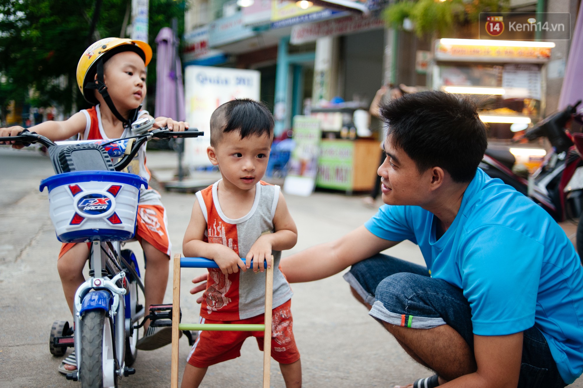 Câu chuyện về người con đặc biệt của vợ chồng thạc sỹ bán chè Sài Gòn: Sự nghiệp có thể làm lại, nhưng con cái thì bố mẹ không có cơ hội thứ 2 - Ảnh 9. Câu chuyện về người con đặc biệt của vợ chồng thạc sỹ bán chè Sài Gòn: Sự nghiệp có thể làm lại, nhưng con cái thì bố mẹ không có cơ hội thứ 2 - Ảnh 9.