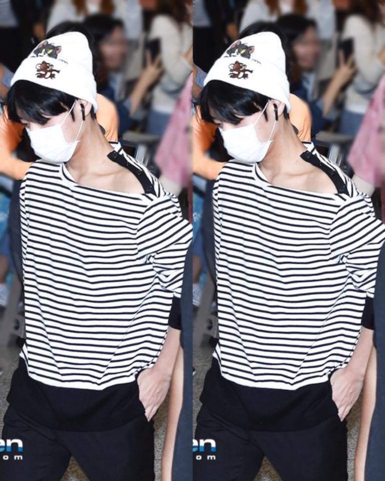 Thì ra không chỉ mấy nữ idol mà đến Ji Hoon (Wanna One) cũng thích mặc áo khoe xương quai xanh - Ảnh 1. Thì ra không chỉ mấy nữ idol mà đến Ji Hoon (Wanna One) cũng thích mặc áo khoe xương quai xanh - Ảnh 1.