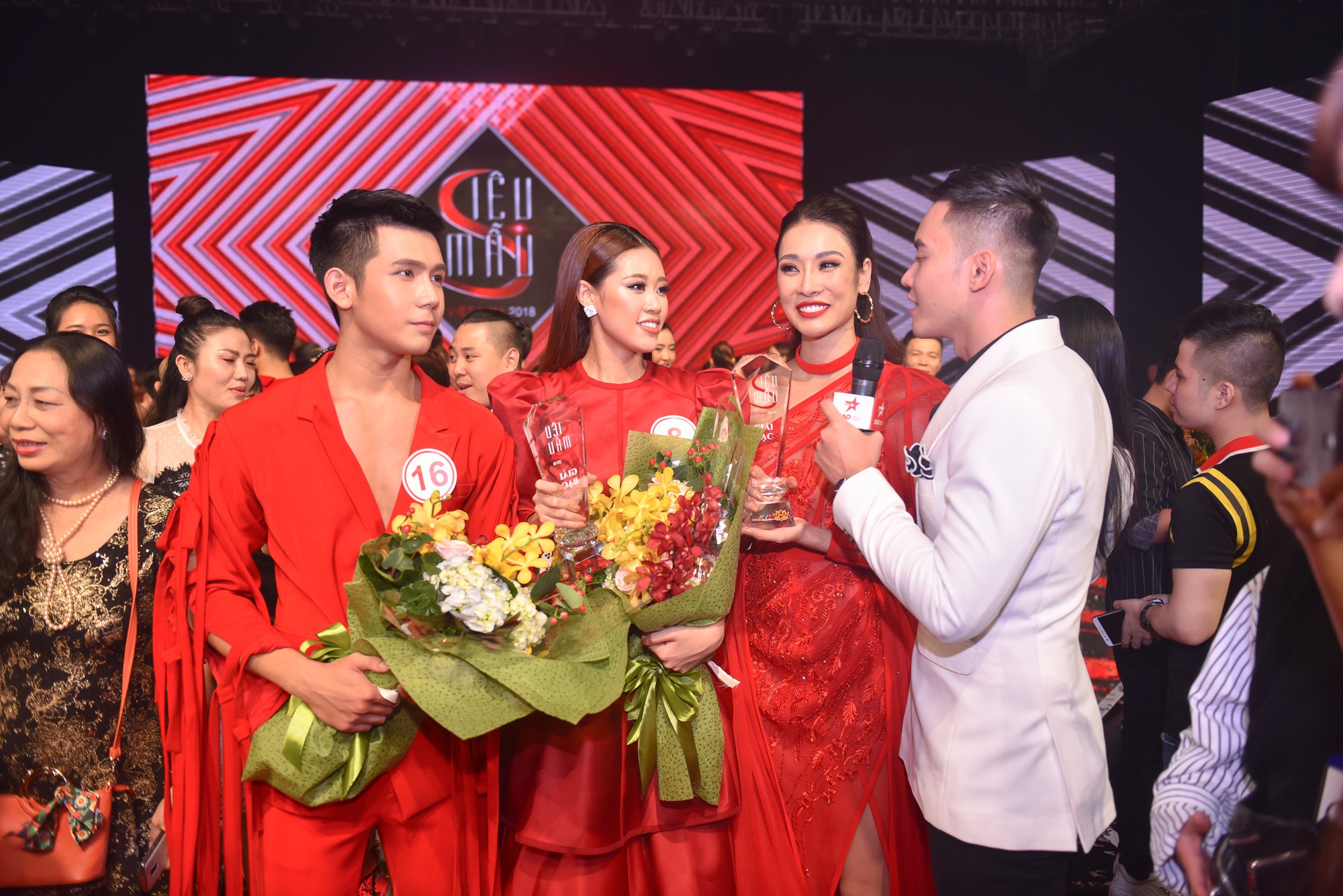 Thi Siêu mẫu Việt Nam nhưng người chiến thắng cuối cùng lại là một... Hoa hậu! 4 Thi Siêu mẫu Việt Nam nhưng người chiến thắng cuối cùng lại là một... Hoa hậu! - Ảnh 4.