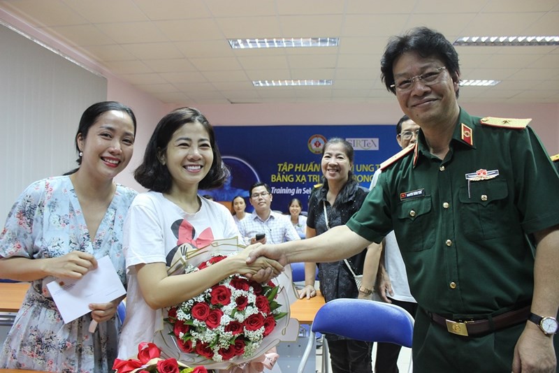 Mai Phương bật khóc vì xúc động trong ngày xuất viện, sau gần một tháng điều trị tích cực - Ảnh 2. Mai Phương xúc động bật khóc trong ngày xuất viện Mai Phương xúc động bật khóc trong ngày xuất viện Mai Phương xúc động bật khóc trong ngày xuất viện