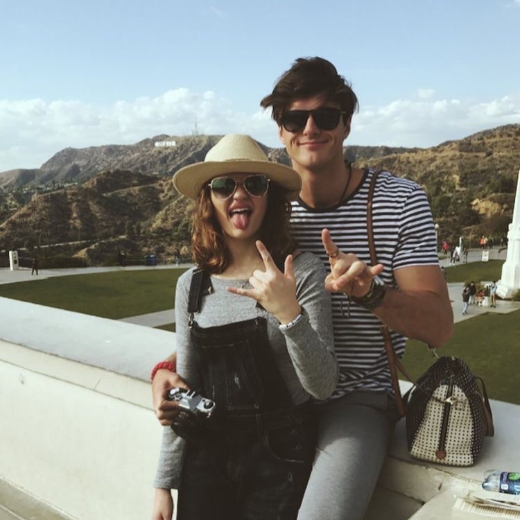 Nếu đã trót yêu To All The Boys Ive Loved Before, xin đừng bỏ qua phim tình cảm Kissing Booth - Ảnh 16.
