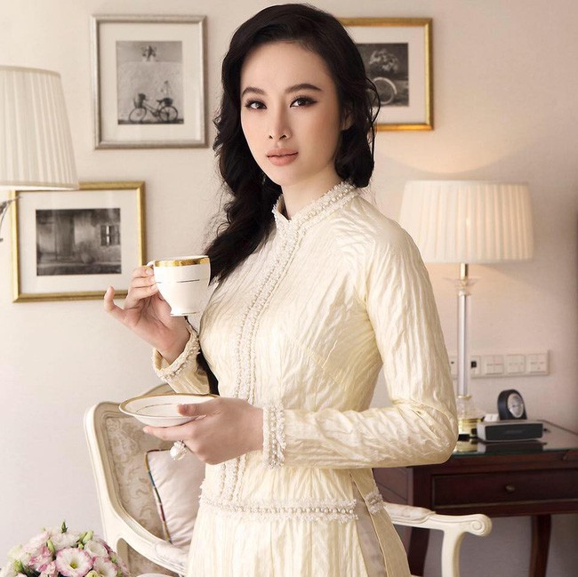 Mặc váy đầm lộng lẫy thôi chưa đủ, phải như Angela Phương Trinh chọn son môi “xuyệt tông” cùng trang phục nữa mới hoàn hảo 11 Mặc váy đầm lộng lẫy thôi chưa đủ, phải như Angela Phương Trinh chọn son môi “xuyệt tông” cùng trang phục nữa mới hoàn hảo - Ảnh 11.